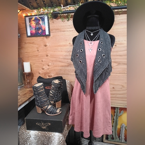 Vintage Y2K Forever 21 Acid Wash Grommet Vest - Edgy Boho Biker - Size M - Picture 10 of 10